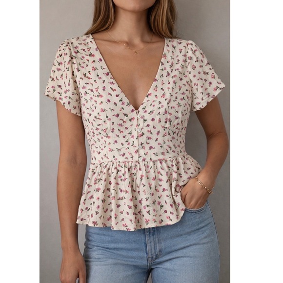 Hint of Blush Tops - Hint of Blush Womens Floral Peplum Top Cream Pink V-Neck Smocked Back Size M